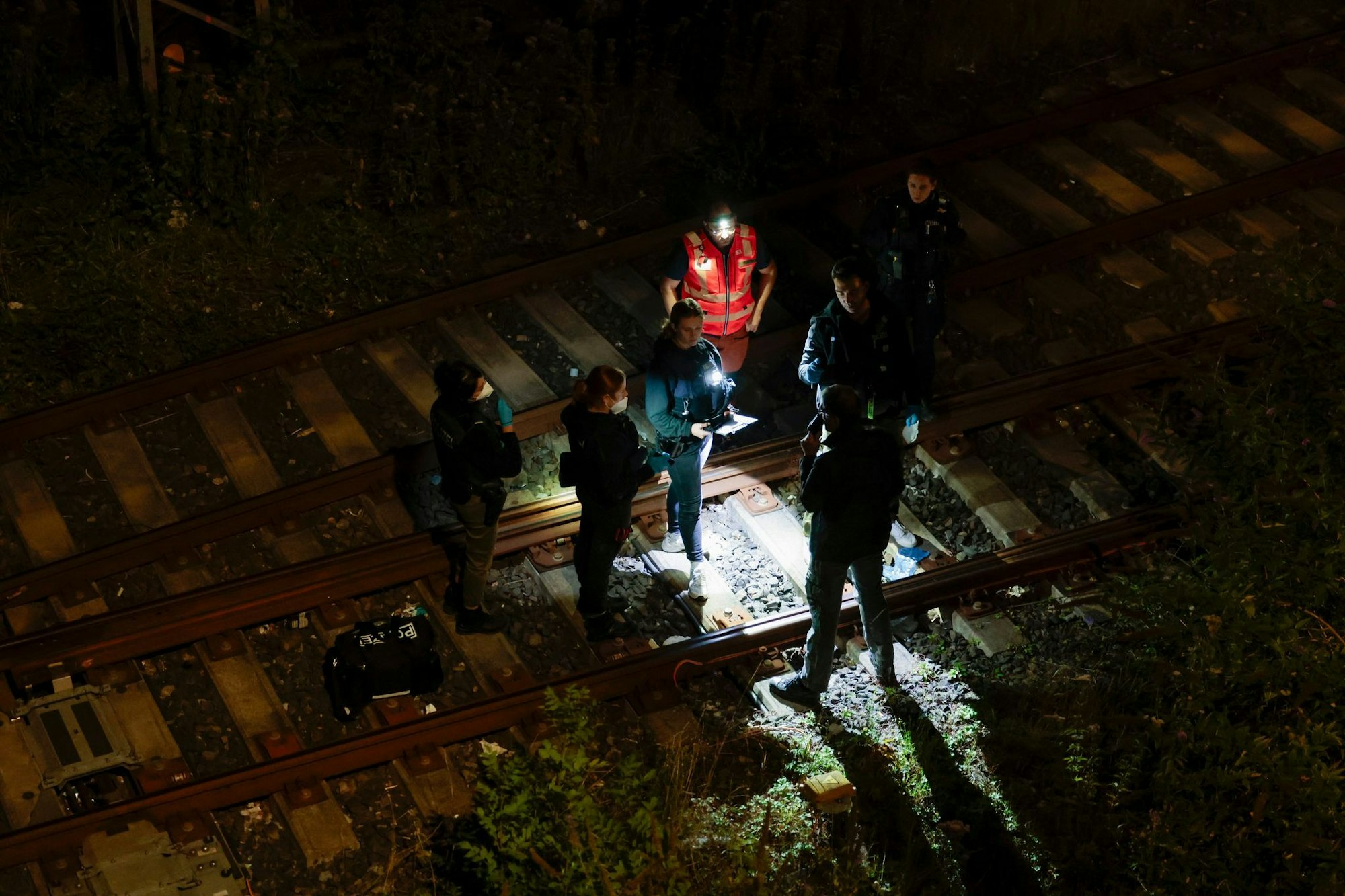 Umfangreiche Ermittlungen nach Brandanschlag auf Bahnstrecke in Wuppertal