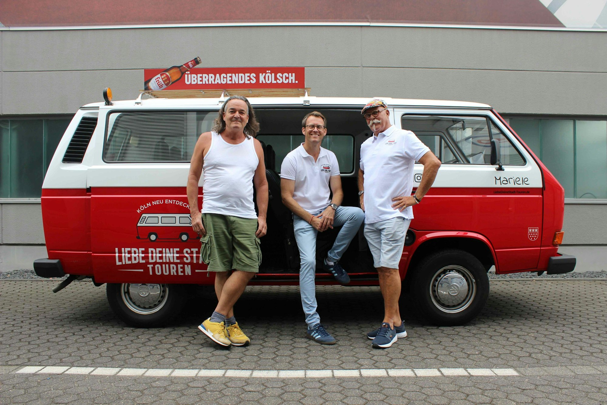 Mechaniker Sven Müller, „Liebe Deine Stadt“-Geschäftsführer Kai Lucius, Stadtführer und Bulli-Chauffeur Arno Bös (v.l.n.r.).