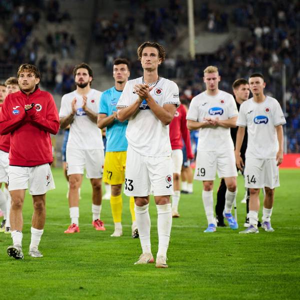 3. Liga, SV Waldhof Mannheim 07 - FC Viktoria Köln 24.08.2025 Team nach Niederlage mit Florian Engelhardt 8 FC Viktoria Köln, Jonah Sticker 33 FC Viktoria Köln, Meiko Sponsel 19 FC Viktoria Köln, Arne Schulz 27 FC Viktoria Köln, Marco Pledl 17 FC Viktoria Köln, Lex-Tyger Lobinger 9 FC Viktoria Köln, Raphael Ott 14 FC Viktoria Köln und Marian Wilhelm FC Viktoria Köln 3. Liga, SV Waldhof Mannheim 07 FC Viktoria Köln, am 24.08.2025 im Carl-Benz-Stadion in Mannheim. DFB REGULATIONS PROHIBIT ANY USE OF PHOTOGRAPHS AS IMAGE SEQUENCES AND/OR QUASI-VIDEO. 3. Liga, SV Waldhof Mannheim 07 FC Viktoria Köln, am 24.08.2025 im Carl-Benz-Stadion in Mannheim. DFB REGULATIONS PROHIBIT ANY USE OF PHOTOGRAPHS AS IMAGE SEQUENCES AND/OR QUASI-VIDEO. *** 3 Liga, SV Waldhof Mannheim 07 FC Viktoria Köln 24 08 2025 Team after defeat with Florian Engelhardt 8 FC Viktoria Köln , Jonah Sticker 33 FC Viktoria Köln , Meiko Sponsel 19 FC Viktoria Köln , Arne Schulz 27 FC Viktoria Köln , Marco Pledl 17 FC Viktoria Köln , Lex Tyger Lobinger 9 FC Viktoria Köln , Raphael Ott 14 FC Viktoria Köln and Marian Wilhelm FC Viktoria Köln 3 Liga, SV Waldhof Mannheim 07 - FC Viktoria Köln, on 24 08 2025 at the Carl Benz Stadium in Mannheim DFB REGULATIONS PROHIBIT ANY USE OF PHOTOGRAPHS AS IMAGE SEQUENCES AND OR QUASI VIDEO 3 Liga, SV Waldhof Mannheim 07 - FC Viktoria Köln, on 24 08 2025 at the Carl Benz Stadium in Mannheim DFB REGULATIONS PROHIBIT ANY USE OF PHOTOGRAPHS AS IMAGE SEQUENCES AND OR QUASI VIDEO Copyright: xBEAUTIFULxSPORTS/Gelhardtx