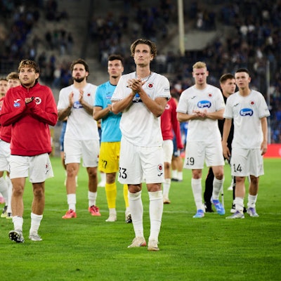 3. Liga, SV Waldhof Mannheim 07 - FC Viktoria Köln 24.08.2025 Team nach Niederlage mit Florian Engelhardt 8 FC Viktoria Köln, Jonah Sticker 33 FC Viktoria Köln, Meiko Sponsel 19 FC Viktoria Köln, Arne Schulz 27 FC Viktoria Köln, Marco Pledl 17 FC Viktoria Köln, Lex-Tyger Lobinger 9 FC Viktoria Köln, Raphael Ott 14 FC Viktoria Köln und Marian Wilhelm FC Viktoria Köln 3. Liga, SV Waldhof Mannheim 07 FC Viktoria Köln, am 24.08.2025 im Carl-Benz-Stadion in Mannheim. DFB REGULATIONS PROHIBIT ANY USE OF PHOTOGRAPHS AS IMAGE SEQUENCES AND/OR QUASI-VIDEO. 3. Liga, SV Waldhof Mannheim 07 FC Viktoria Köln, am 24.08.2025 im Carl-Benz-Stadion in Mannheim. DFB REGULATIONS PROHIBIT ANY USE OF PHOTOGRAPHS AS IMAGE SEQUENCES AND/OR QUASI-VIDEO. *** 3 Liga, SV Waldhof Mannheim 07 FC Viktoria Köln 24 08 2025 Team after defeat with Florian Engelhardt 8 FC Viktoria Köln , Jonah Sticker 33 FC Viktoria Köln , Meiko Sponsel 19 FC Viktoria Köln , Arne Schulz 27 FC Viktoria Köln , Marco Pledl 17 FC Viktoria Köln , Lex Tyger Lobinger 9 FC Viktoria Köln , Raphael Ott 14 FC Viktoria Köln and Marian Wilhelm FC Viktoria Köln 3 Liga, SV Waldhof Mannheim 07 - FC Viktoria Köln, on 24 08 2025 at the Carl Benz Stadium in Mannheim DFB REGULATIONS PROHIBIT ANY USE OF PHOTOGRAPHS AS IMAGE SEQUENCES AND OR QUASI VIDEO 3 Liga, SV Waldhof Mannheim 07 - FC Viktoria Köln, on 24 08 2025 at the Carl Benz Stadium in Mannheim DFB REGULATIONS PROHIBIT ANY USE OF PHOTOGRAPHS AS IMAGE SEQUENCES AND OR QUASI VIDEO Copyright: xBEAUTIFULxSPORTS/Gelhardtx