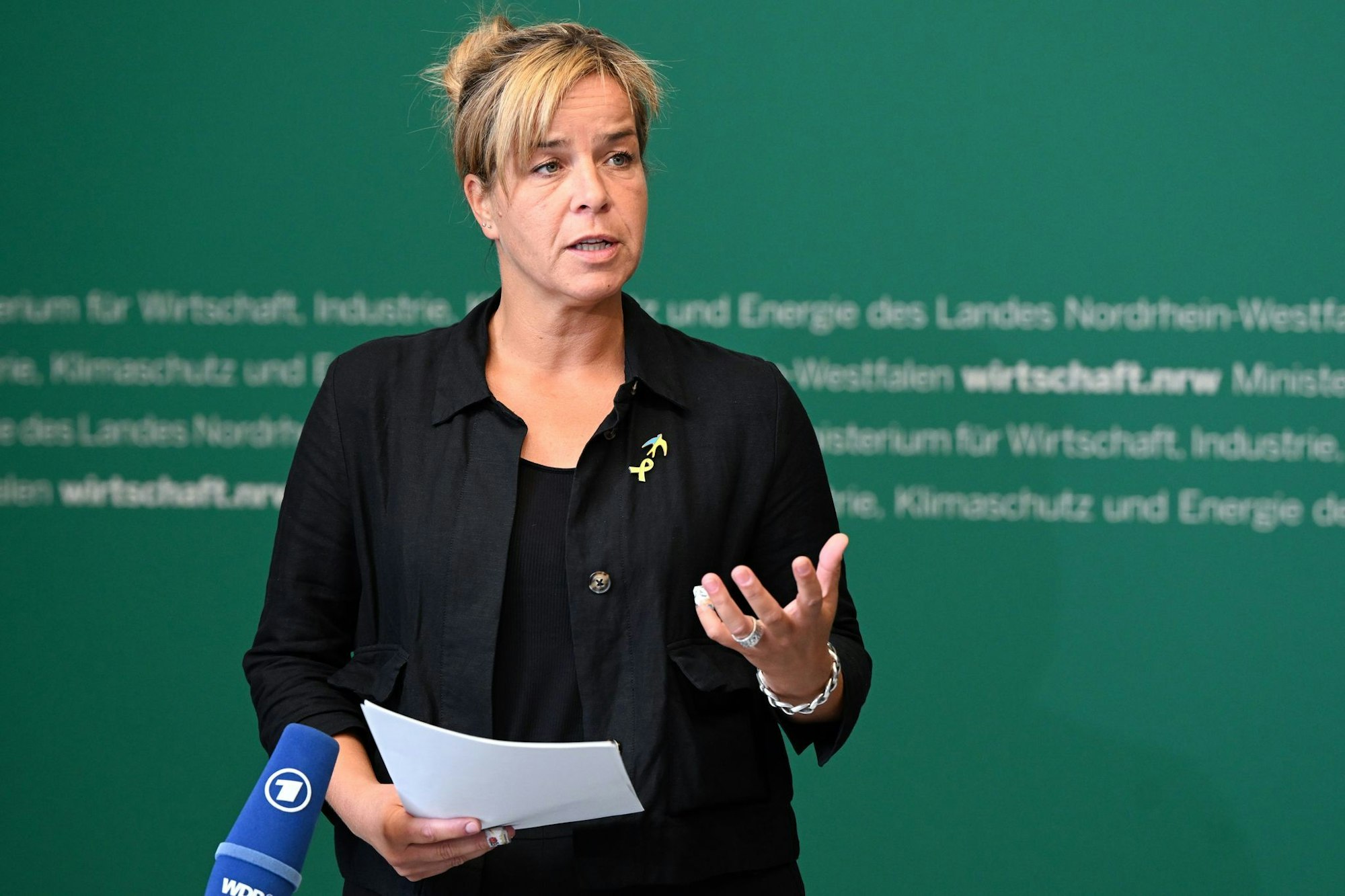 NRW-Wirtschaftsministerin Mona Neubaur (Grüne) kritisiert, dass die Bundesebene einen Lagerneubau in Jülich nicht unterstützt habe.
