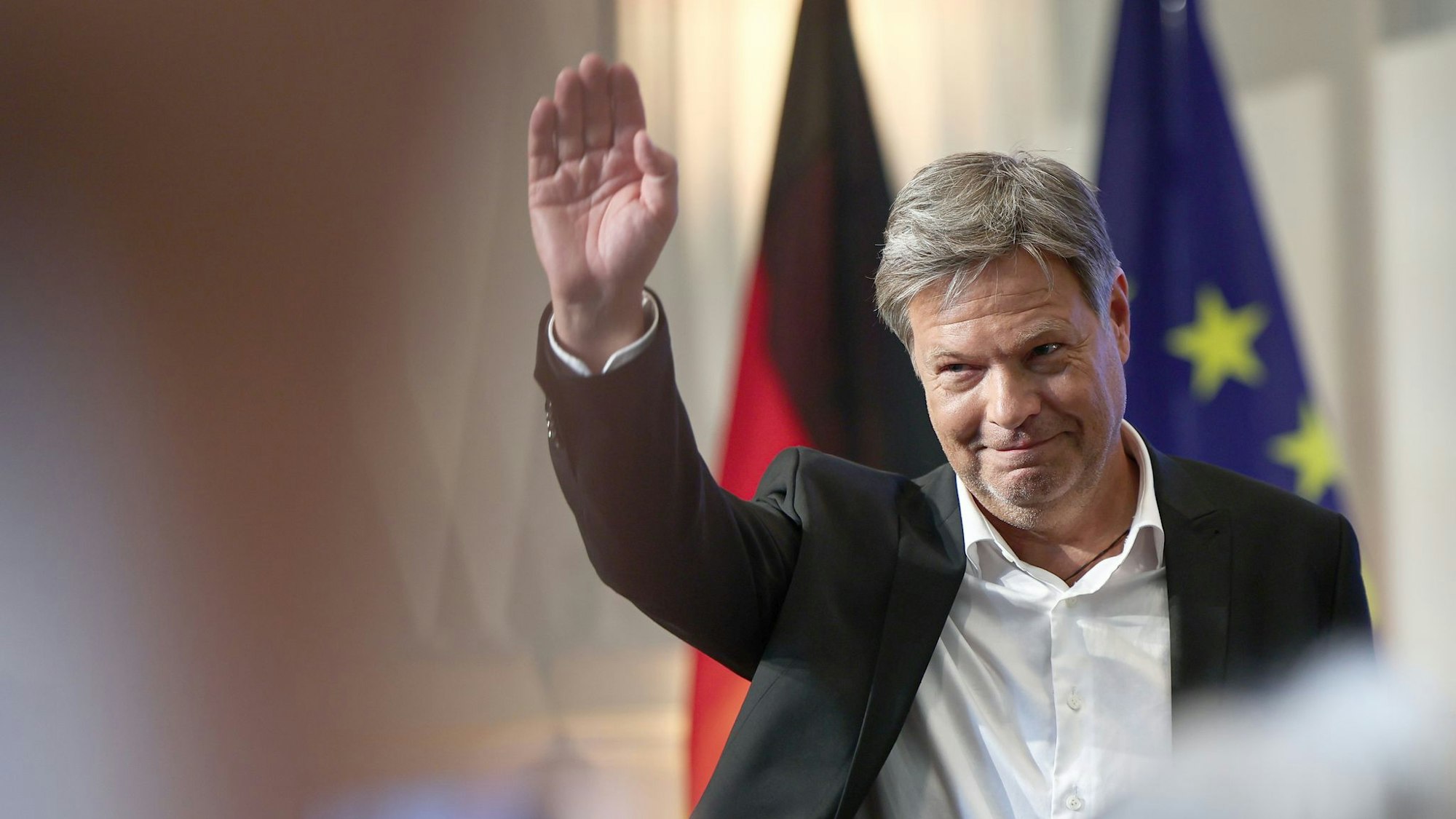 Robert Habeck, hier beim Abschied aus dem Bundeswirtschaftsministerium, verlässt nun auch den Bundestag. (Archivbild)