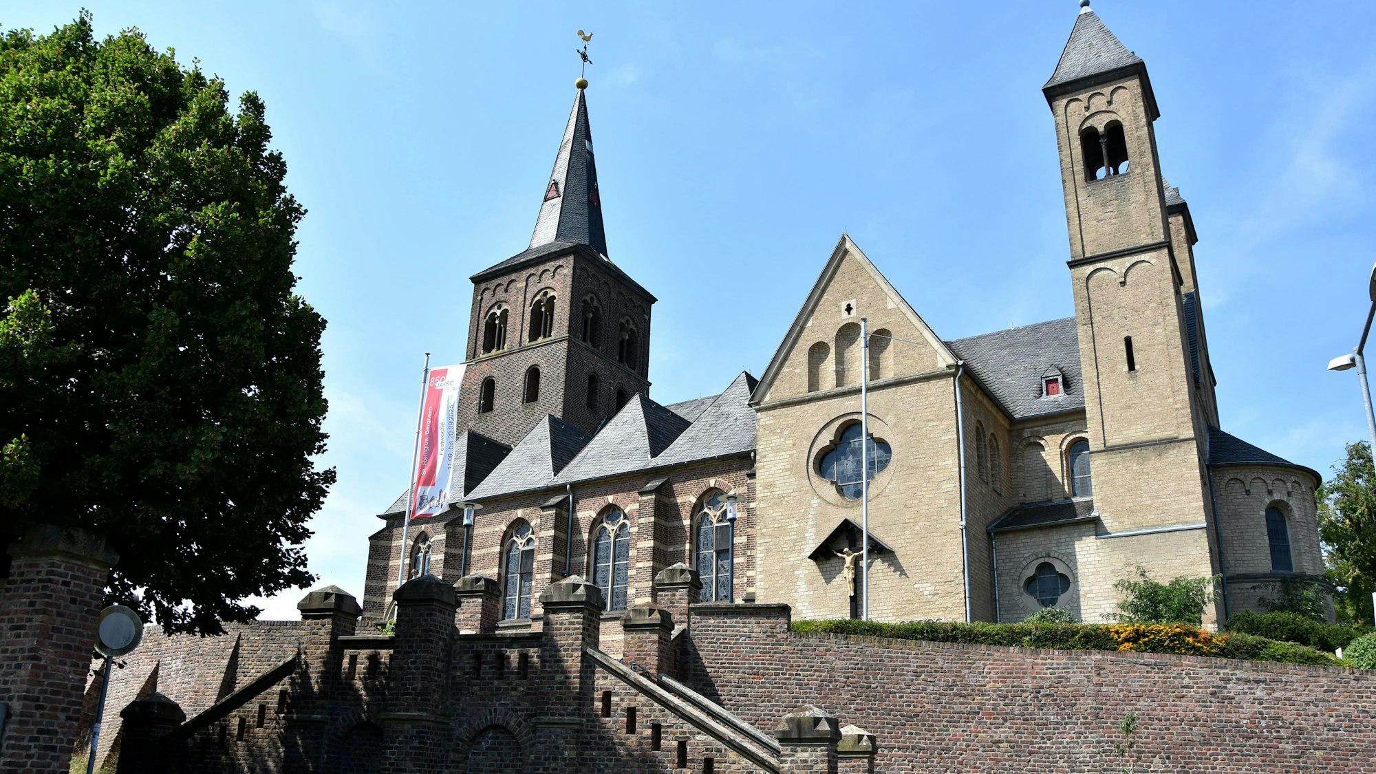 Die Kirchengemeinde St.-Remigius-Kirche stellt ihr Pfarrheim für eine Veranstaltung zur Verfügung, an der auch die AfD teilnimmt.