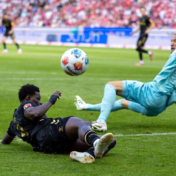 1. Fußball Bundesliga: 1. FSV Mainz 05 - 1. FC Köln, 24.08.2025 Torwart Robin Zentner 1. FSV Mainz 05, 27 fälscht eine Flanke entscheidend ab, sodass Ragnar Ache 1. FC Köln, 9 den Ball nicht im Tor unterbringen kann Spiel vom 1. Spieltag der Fußball Bundesliga zwischen 1. FSV Mainz 05 und 1. FC Köln in der MEWA Arena am 24.08.2025 DFL/DFB regulations prohibit any use of photographs as image sequences and/or quasi-video. *** 1 Soccer Bundesliga 1 FSV Mainz 05 1 FC Köln, 24 08 2025 Goalkeeper Robin Zentner 1 FSV Mainz 05, 27 deflects a cross decisively so that Ragnar Ache 1 FC Köln, 9 cannot put the ball in the goal Match from matchday 1 of the Soccer Bundesliga between 1 FSV Mainz 05 and 1 FC Köln at the MEWA Arena on 24 08 2025 DFL DFB regulations prohibit any use of photographs as image sequences and or quasi video Copyright: xBEAUTIFULxSPORTS/Hahnex