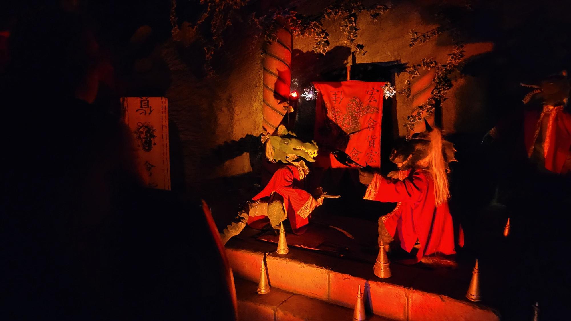 Szenen aus der Geister Rikscha im Phantasialand.