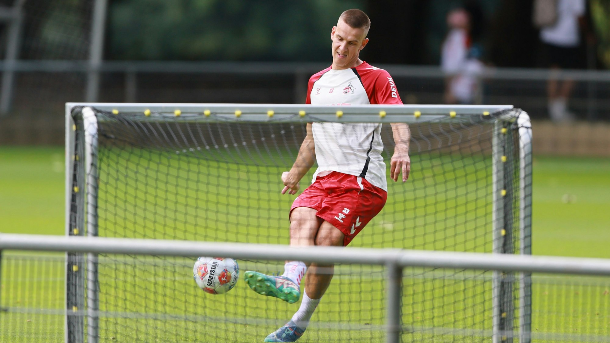 Der Wechsel von Florian Dietz (27) vom 1. FC Köln zum SSV Jahn Regensburg ist offiziell.