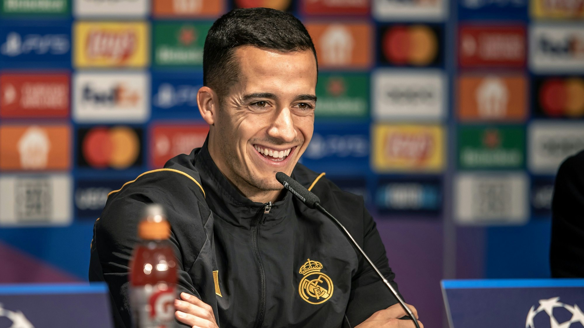 Lucas Vázquez bei einer Pressekonferenz für Real Madrid. (Archivbild)