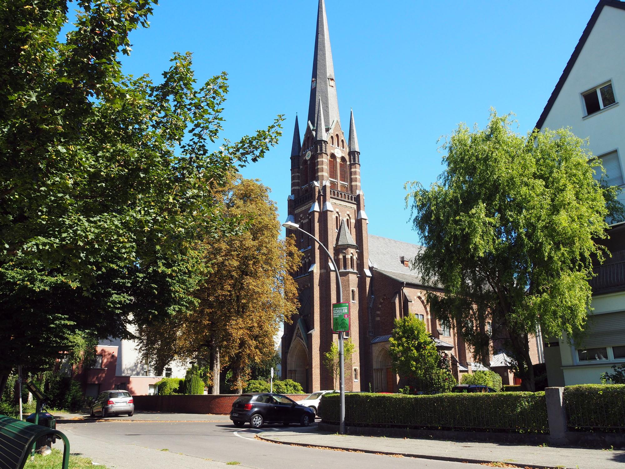 Blick auf eine Kirche