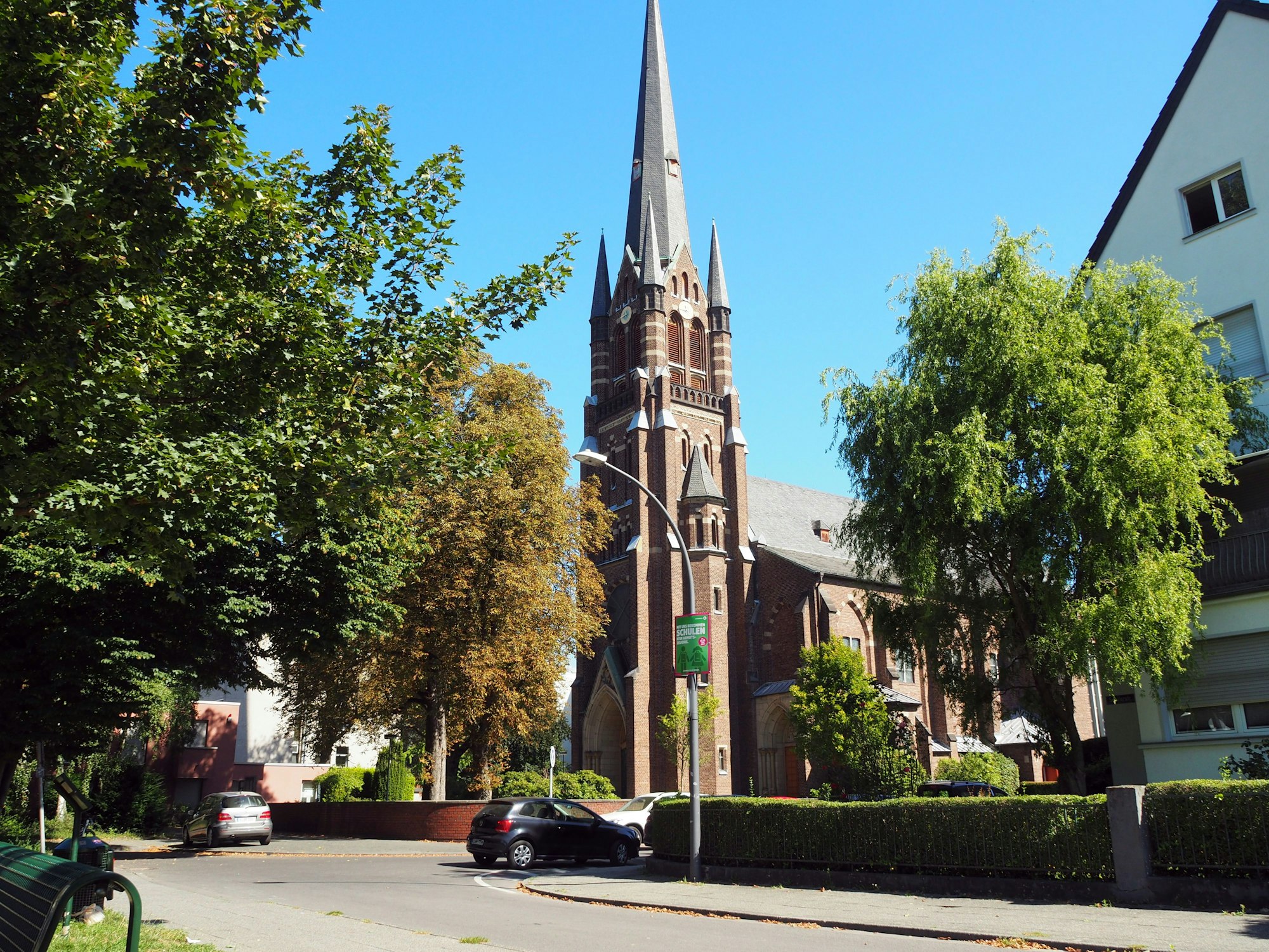 Blick auf eine Kirche