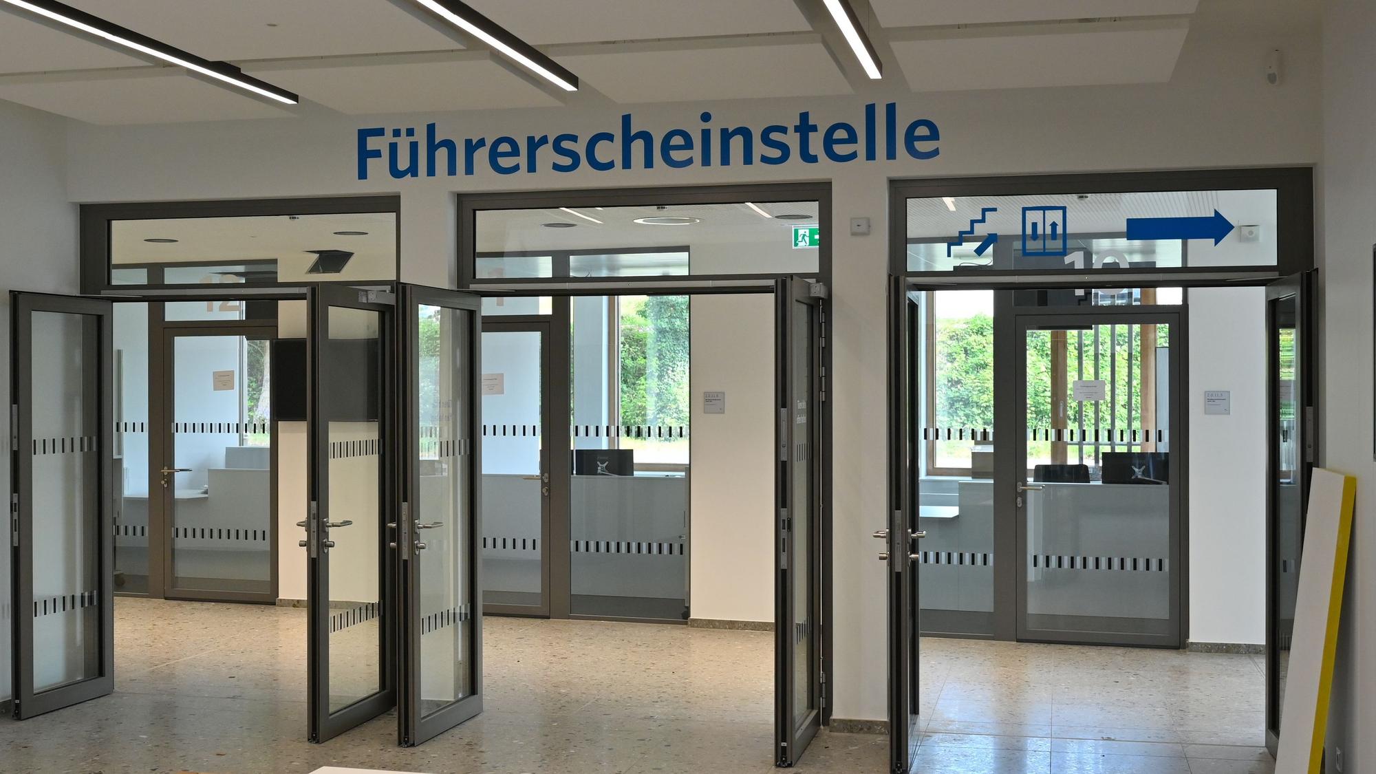 Der Eingang zur Führerscheinstelle.