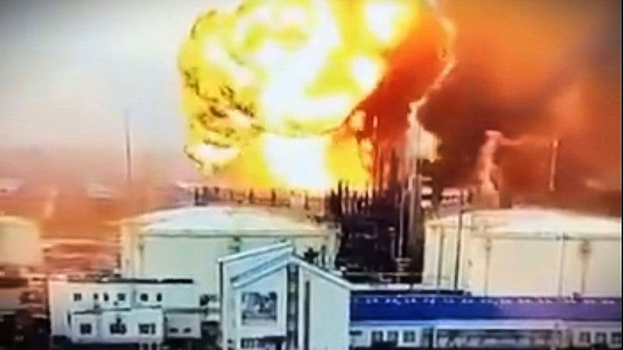 Ukrainische Drohnen treffen eine russische Energieanlage in Ust-Luga