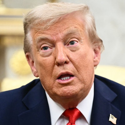 US-Präsident Donald Trump im Weißen Haus. Der Republikaner gerät im Epstein-Skandal durch die Veröffentlichung neuer E-Mails erneut unter Druck. (Archivbild)