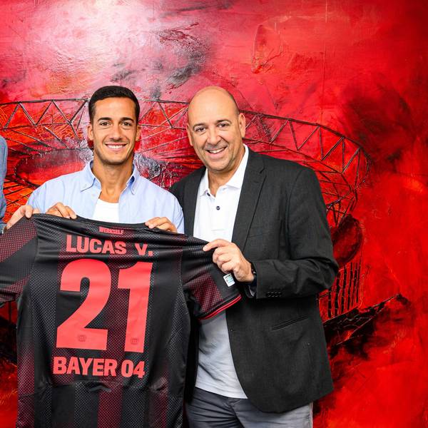 Simon Rolfes (l), Lucas Vazquez (m.) und Fernando Carro (r.)
