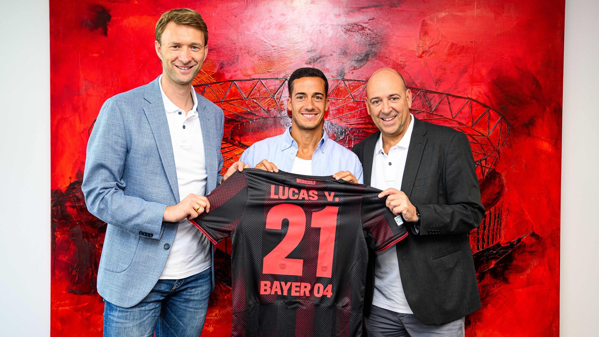 Simon Rolfes (l), Lucas Vazquez (m.) und Fernando Carro (r.)
