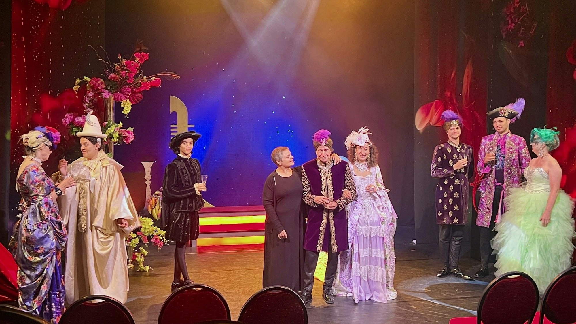 Die Gewänder erinnern an die Pariser Oper der Jahrhundertwende.