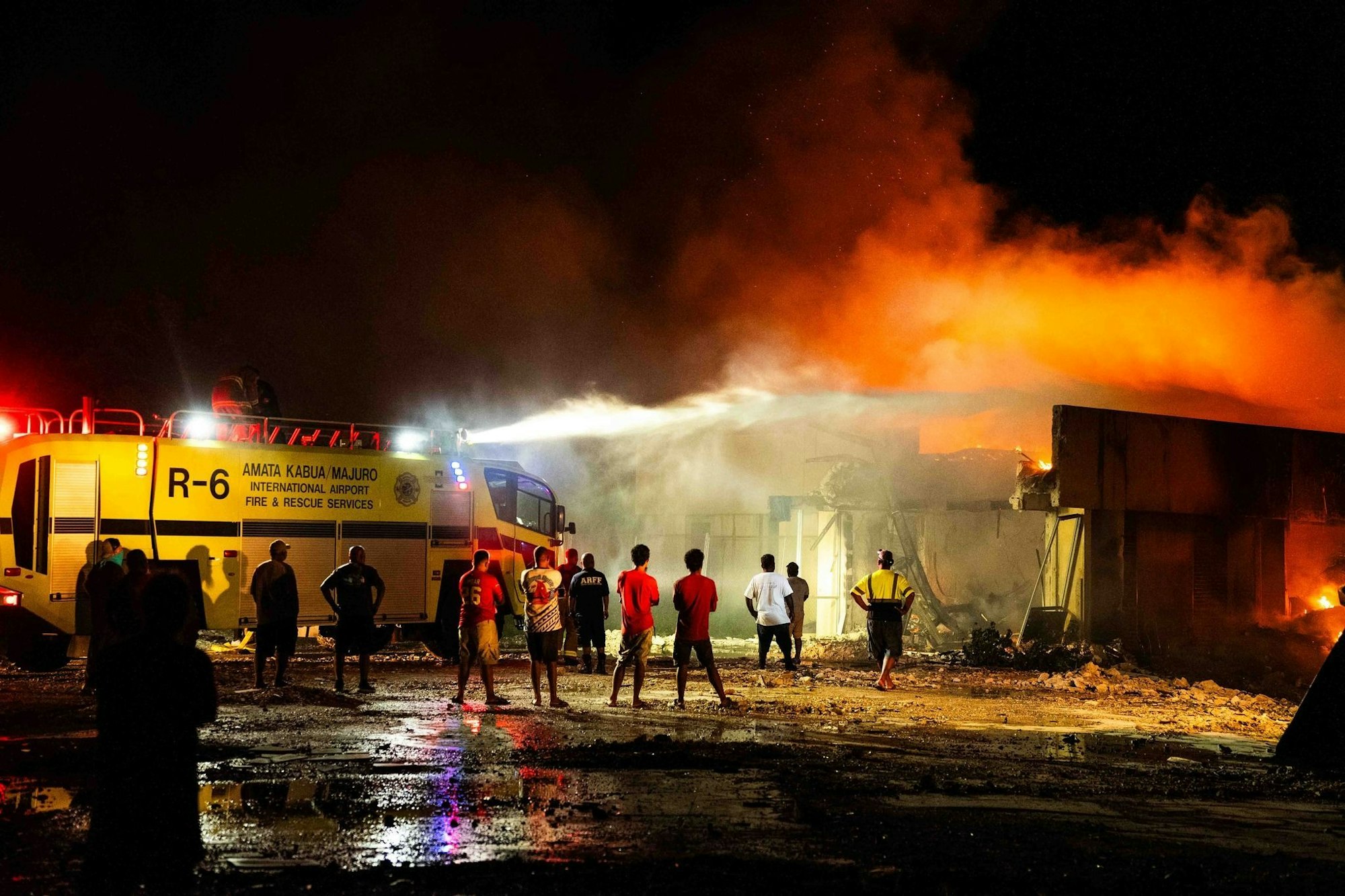 Die schlecht ausgerüstete Feuerwehr kam nicht gegen die Flammen an.