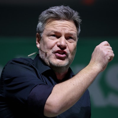 TOPSHOT - Green Party's main candidate and German Minister of Economics and Climate Protection Robert Habeck speaks during the last electoral rally in Hamburg on February 21, 2025, ahead of the parliamentary elections due to take place on February 23, 2025. (Photo by Ronny HARTMANN / AFP)