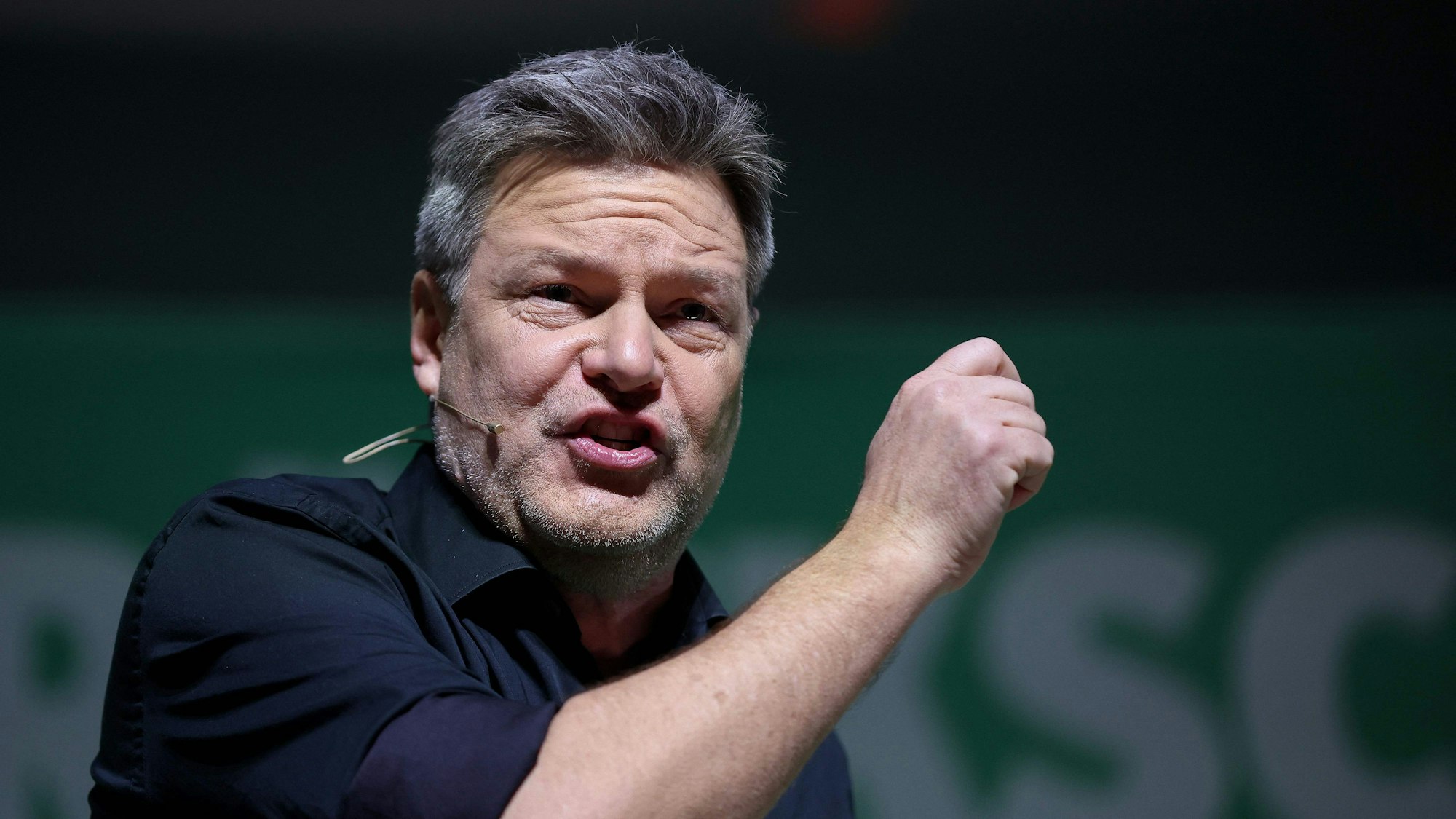 TOPSHOT - Green Party's main candidate and German Minister of Economics and Climate Protection Robert Habeck speaks during the last electoral rally in Hamburg on February 21, 2025, ahead of the parliamentary elections due to take place on February 23, 2025. (Photo by Ronny HARTMANN / AFP)
