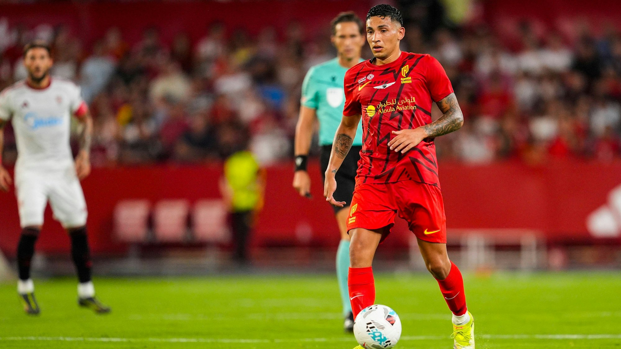 Ezequiel Fernandez soll das Mittelfeld vervollständigen