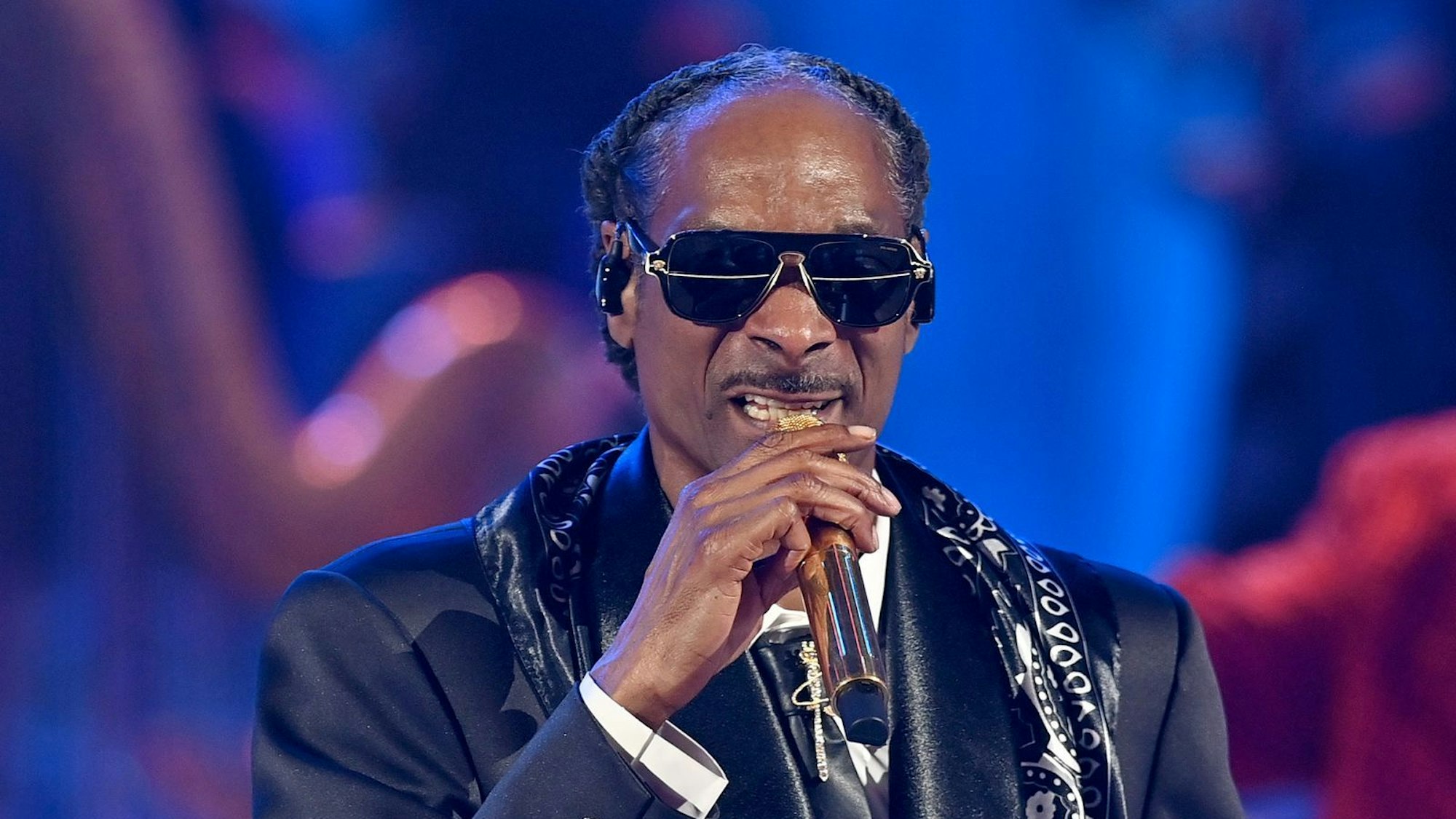 Der Rapper Snoop Dogg hat für seine Aussagen in einem Podcast heftige Kritik einstecken müssen. (Bild: 2025 Getty Images/Paras Griffin)