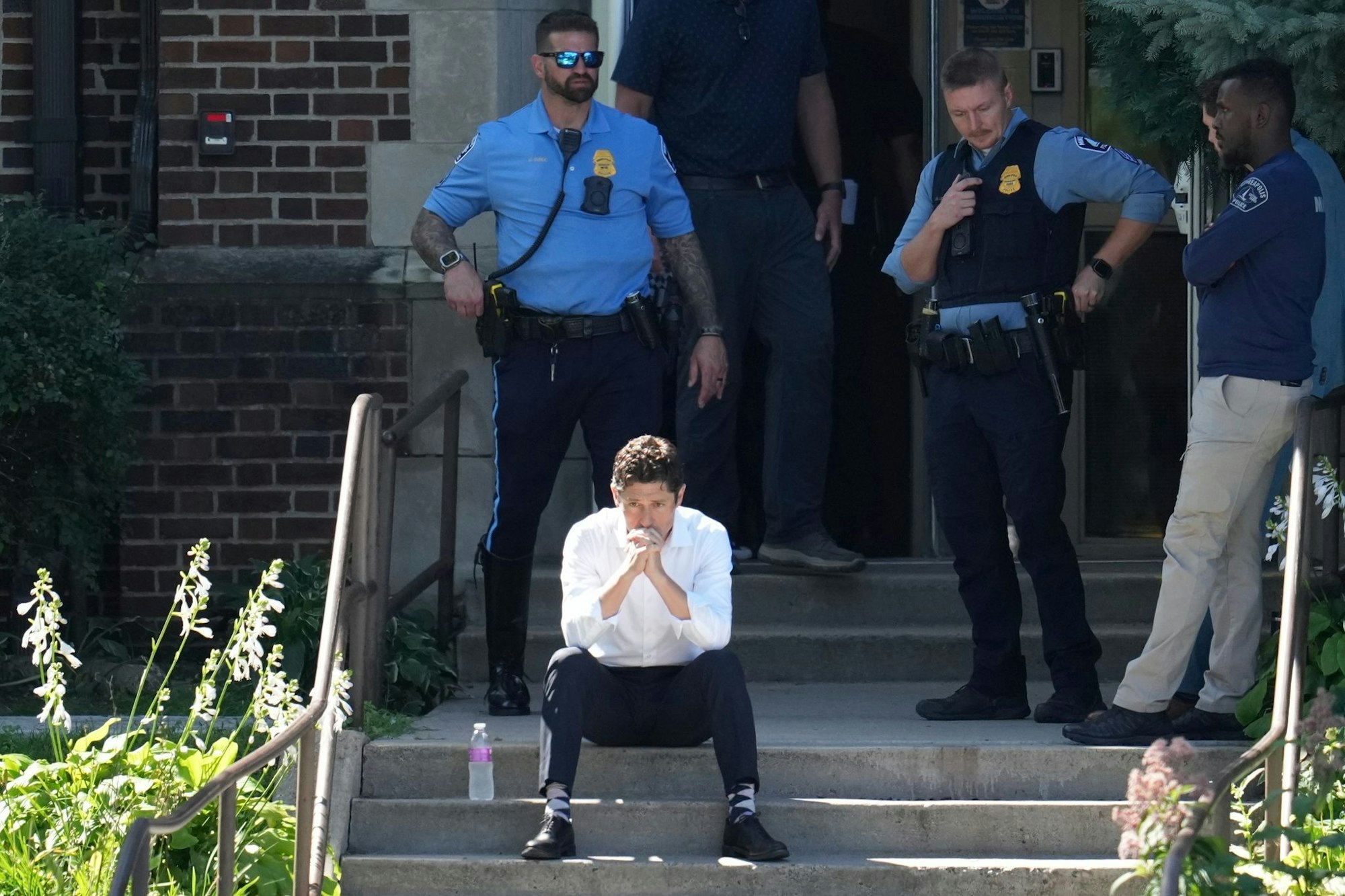 «Diese Familien leiden unermessliche Schmerzen» - sagte der Bürgermeister von Minneapolis, Jacob Frey, nach den tödlichen Schüssen während eines Schulgottesdienstes.