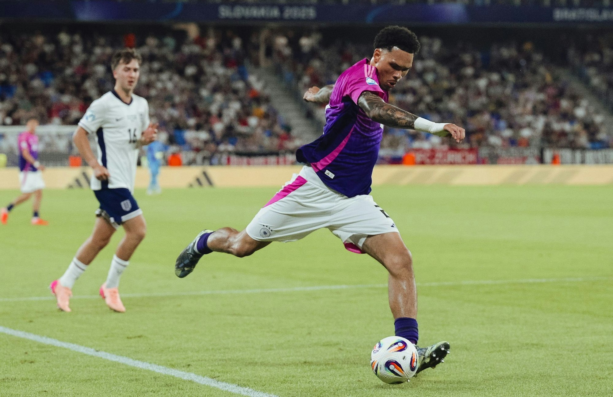 Nnamdi Collins von Eintracht Frankfurt ist defensiv flexibel einsetzbar (Archivbild).