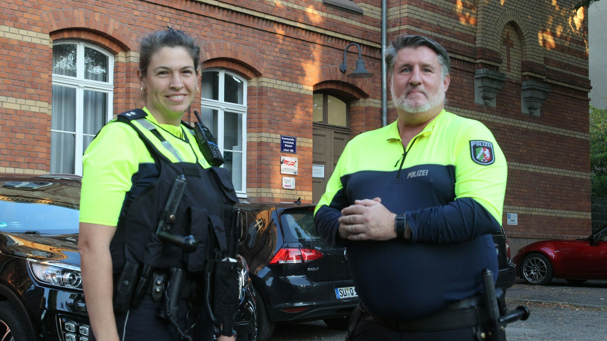 Die beiden Verkehrssicherheitsberater Stefanie Lenzen und Stephan Hesse waren am Mittwochmorgen in Wolsdorf vor Ort.