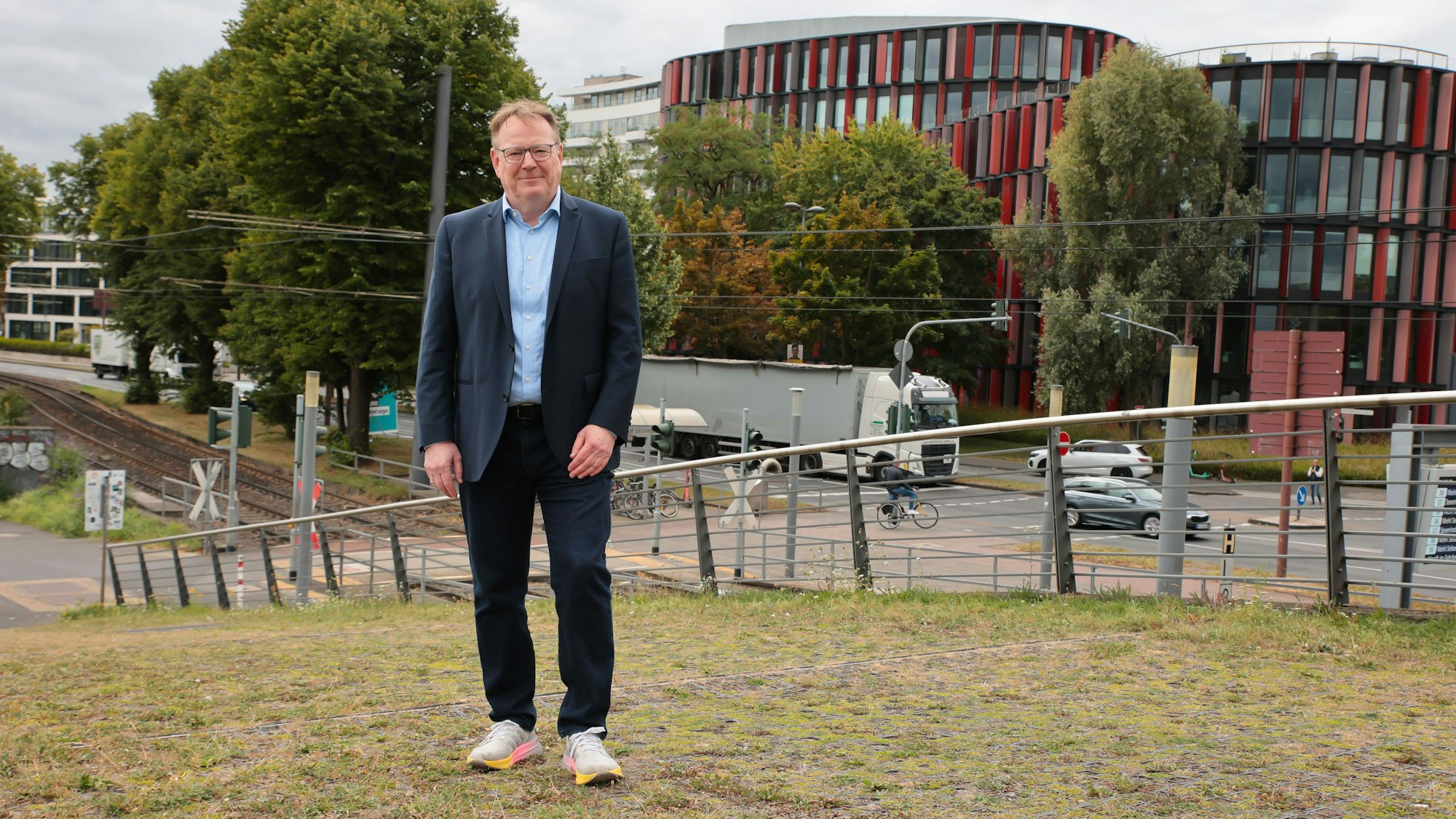 Torsten Burmester, OB-Kandidat der Kölner SPD, am Pumpenwerk Schönhauser Straße in Bayenthal.