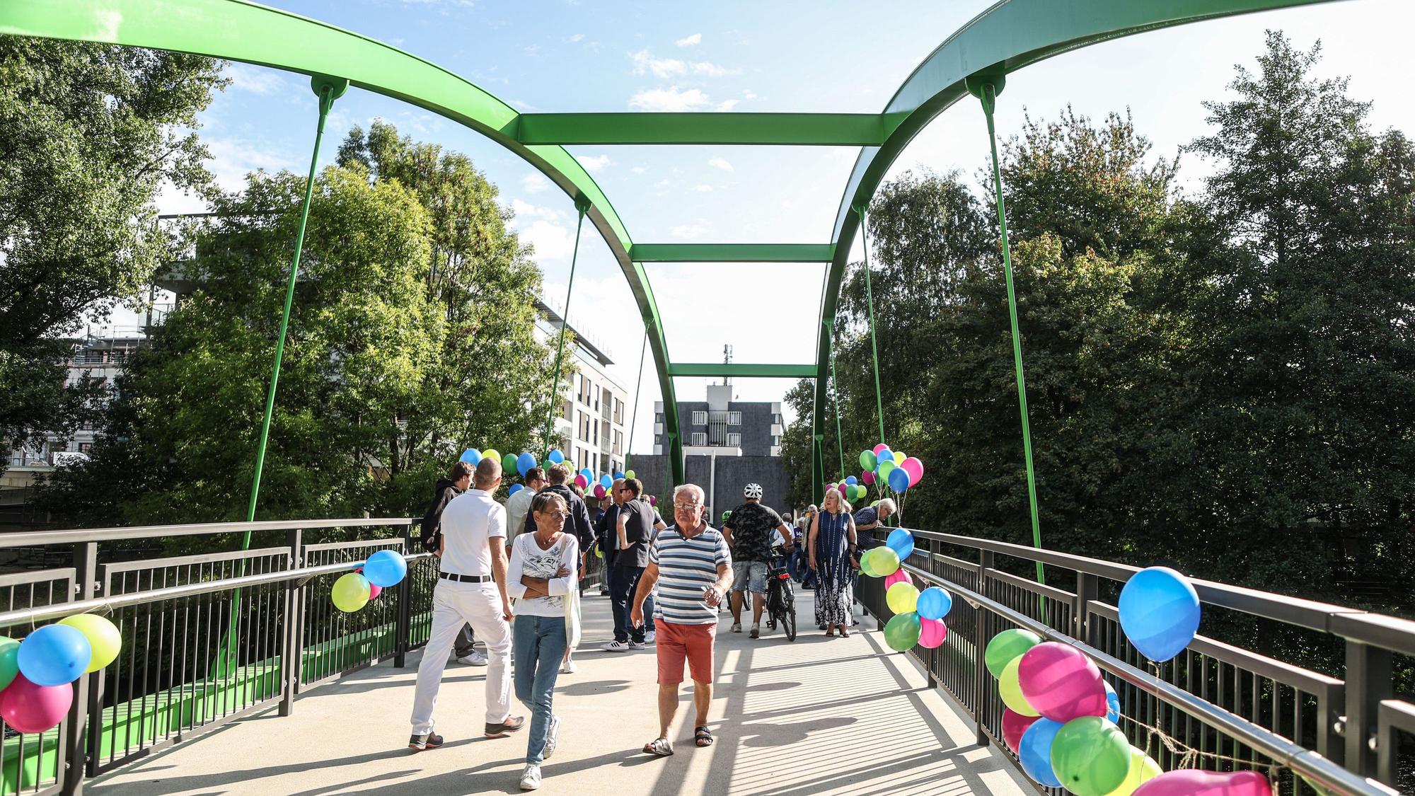 Leichlinger können seit Mitte Juli die Wupper wieder über die Henley-Brücke überqueren. Jetzt wurde sie offiziell eröffnet.