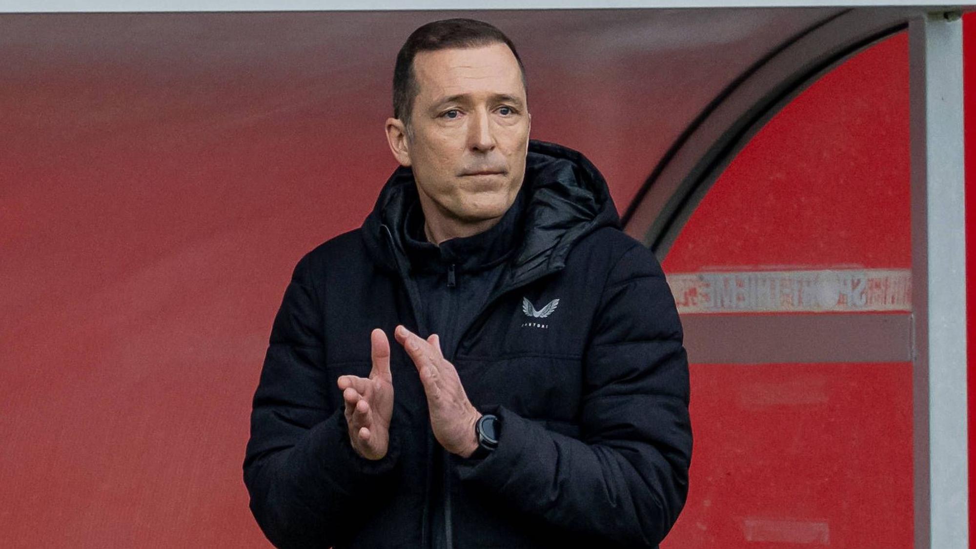 Roberto Paetzold Chef-Trainer, Bayer 04 Leverkusen mit Applaus / klatschend FC Bayern Muenchen Frauen gegen Bayer 04 Leverkusen, Fussball, Google Pixel Frauen-Bundesliga, 18. Spieltag, Saison 2024/2025, 30.03.2025. DFL DFB REGULATIONS PROHIBIT ANY USE OF PHOTOGRAPHS as IMAGE SEQUENCES and or QUASI-VIDEO. FC Bayern Muenchen Frauen gegen Bayer 04 Leverkusen, Fussball, Google Pixel Frauen-Bundesliga, 18. Spieltag, Saison 2024/2025, 30.03.2025. Muenchen *** Roberto Paetzold Head Coach, Bayer 04 Leverkusen with applause clapping FC Bayern Muenchen Women vs Bayer 04 Leverkusen, Football, Google Pixel Women Bundesliga, Matchday 18, Season 2024 2025, 30 03 2025 DFL DFB REGULATIONS PROHIBIT ANY USE OF PHOTOGRAPHS as IMAGE SEQUENCES and or QUASI VIDEO FC Bayern Muenchen Frauen gegen Bayer 04 Leverkusen, Football, Google Pixel Frauen Bundesliga, 18 Spieltag, Saison 2024 2025, 30 03 2025 Muenchen Copyright: xEibner-Pressefoto/HeikexFeinerx EP_HFR