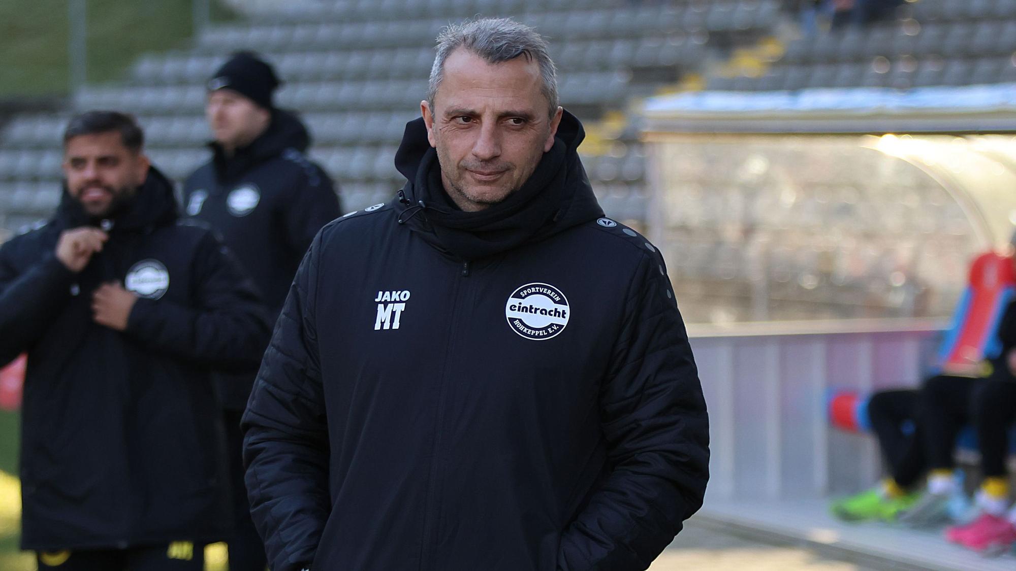 Fussball | Regionalliga West 20. Spieltag | Samstag 01.02.2025 | Ort: Stadion am Zoo Wuppertal | Wuppertaler SV - SV Eintracht Hohkeppel | Im Bild Iraklis Metaxas (Trainer Hohkeppel) |
Foto: Stefan Rittershaus / FUNKE Foto Services