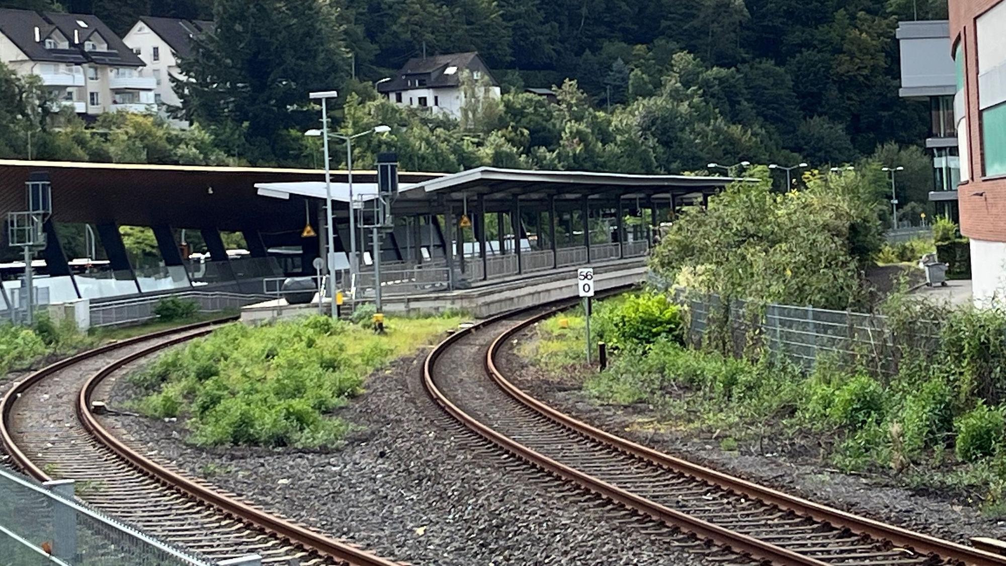 Blick auf den Bahnhof in Gummersbach, aufgenommen in der Zeit der Sperrpause im Herbst 2023.