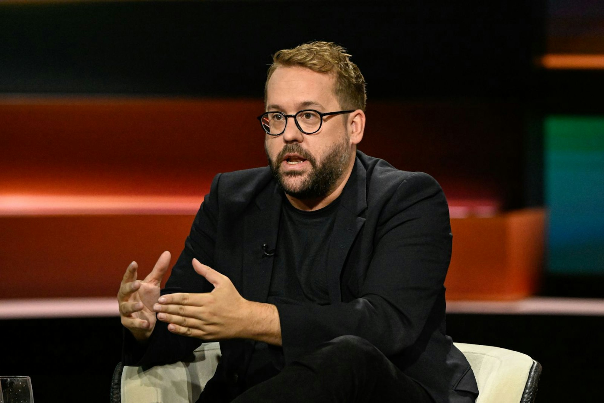 „Bild“-Vize Paul Ronzheimer stellte fest, dass bis heute „keine einzige Sanktion gegen Russland“ gebe. (Bild: ZDF / Markus Hertrich)
