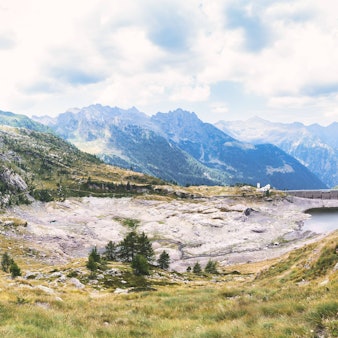 Die lombardischen Alpen als Panorama.