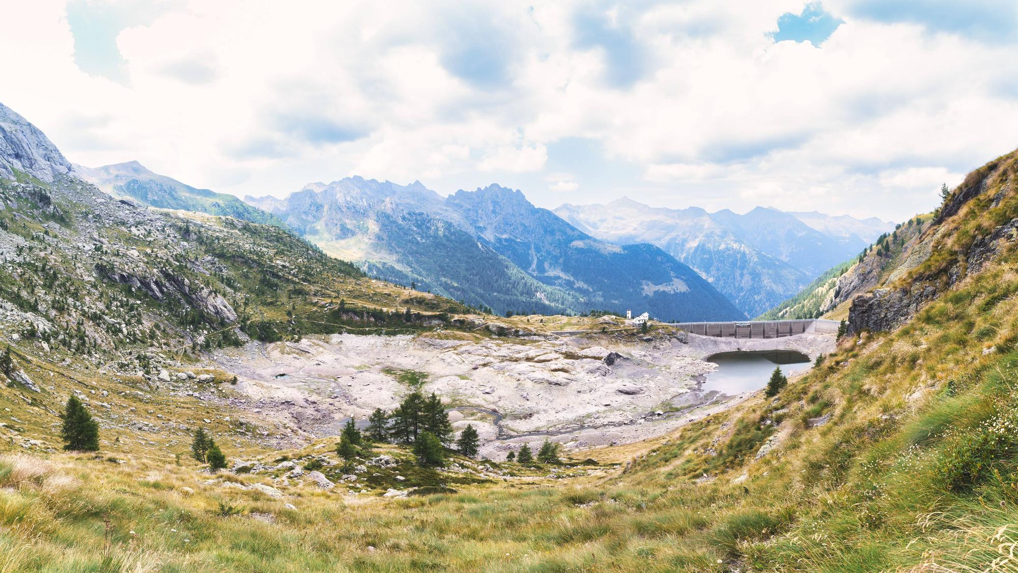 Die lombardischen Alpen als Panorama.