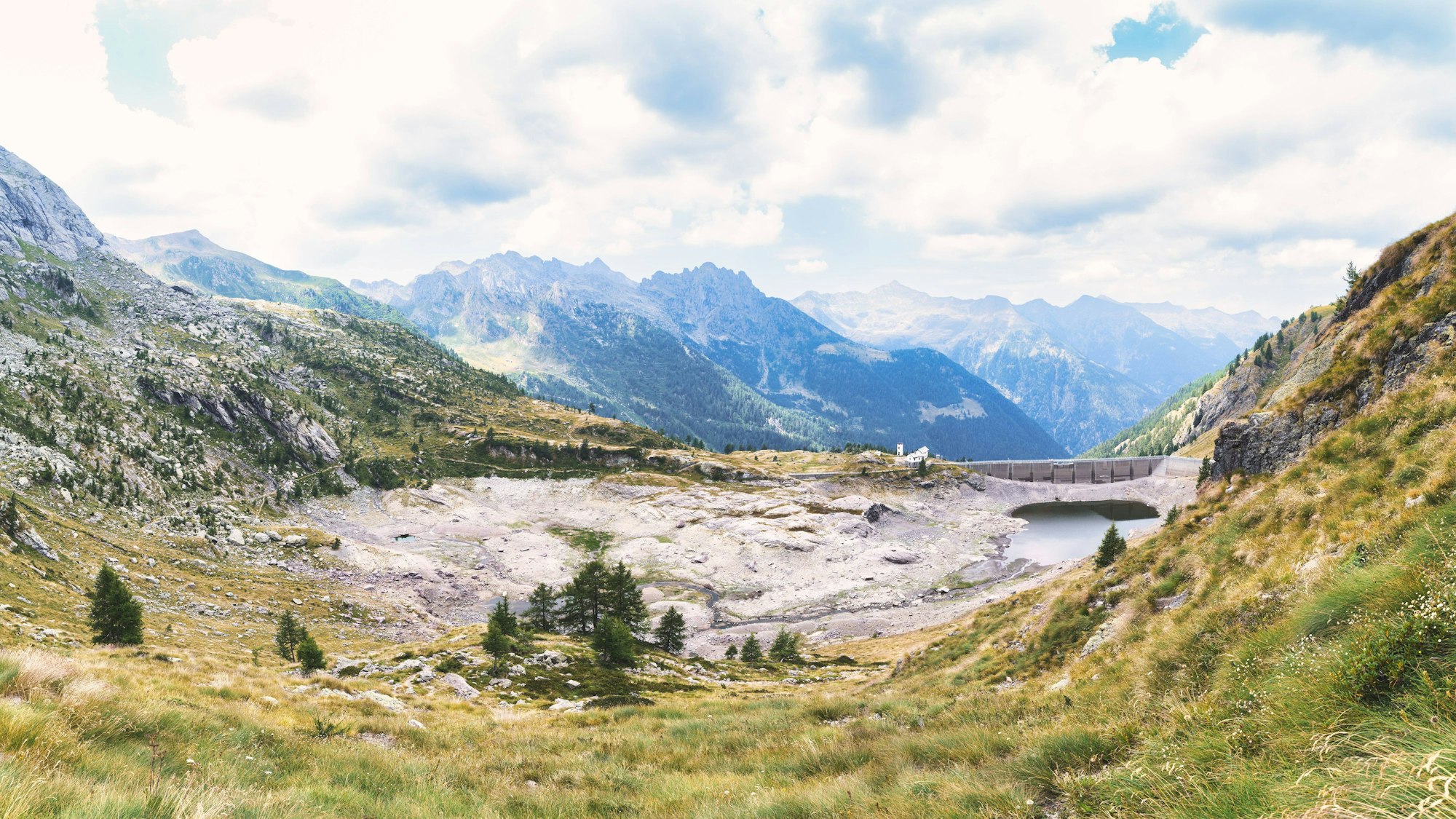 Die lombardischen Alpen als Panorama.