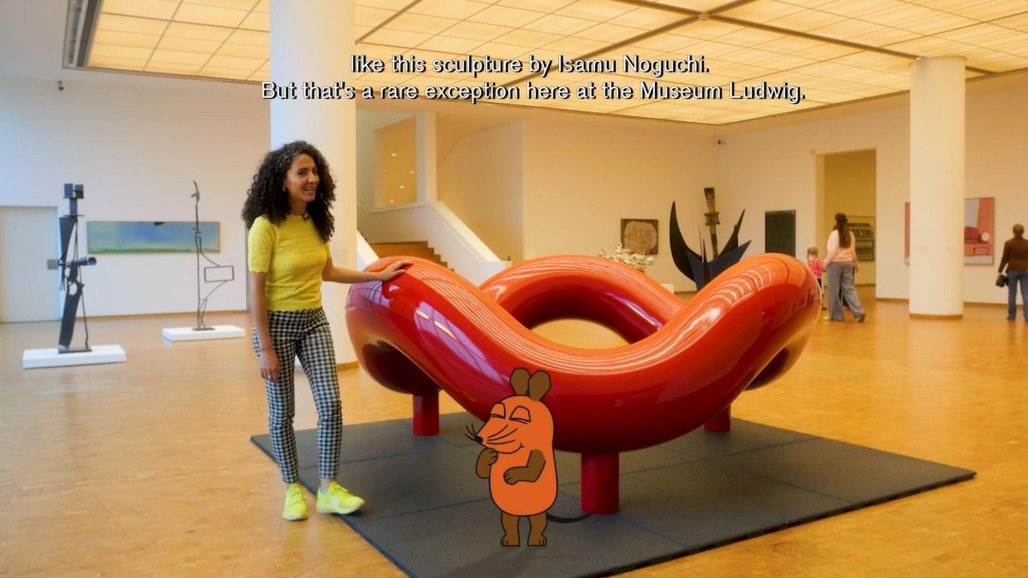 Siham El-Maimouni und Maus amüsieren sich köstlich im Museum.