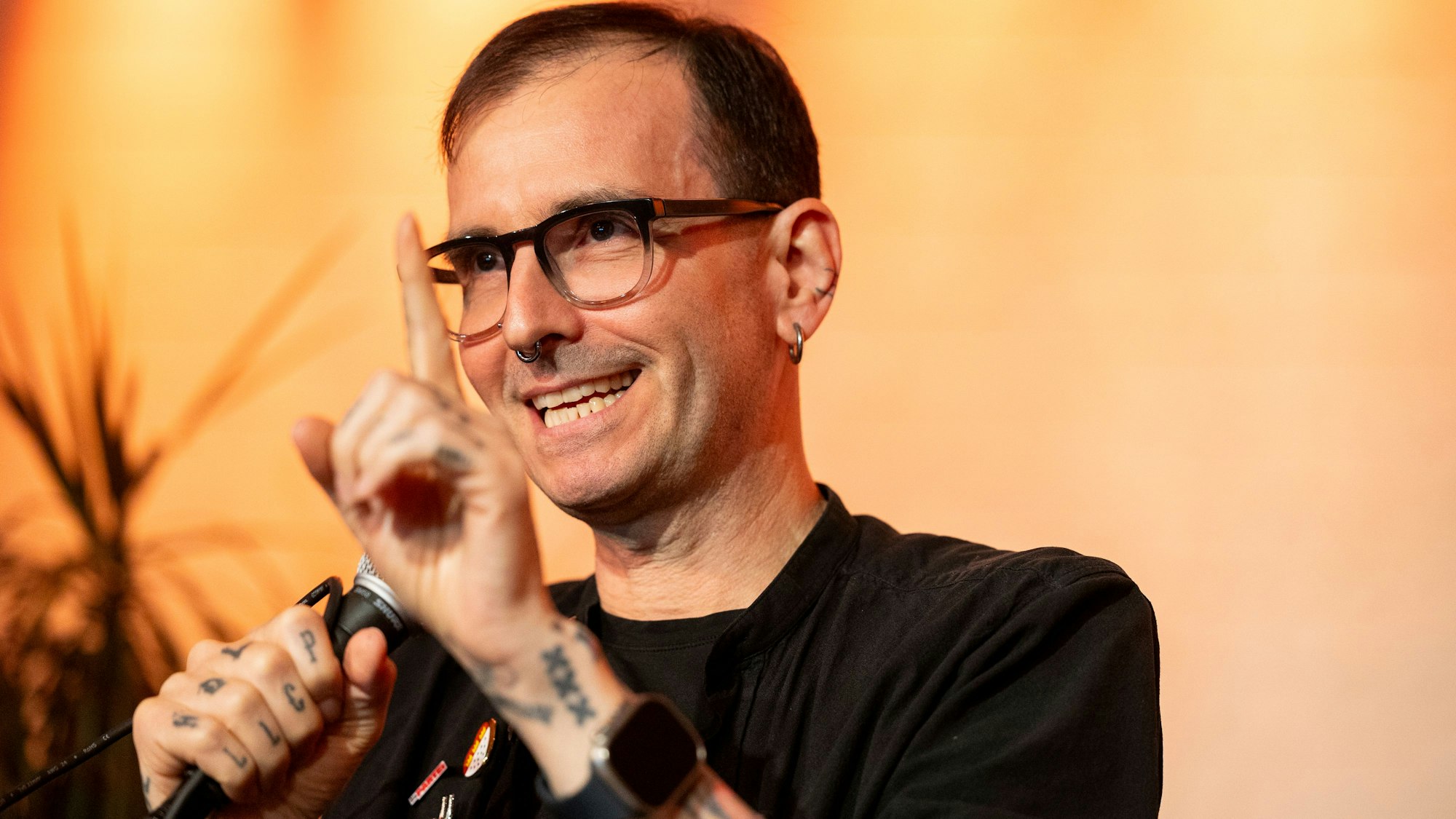 Mark Benecke bei den Blind Auditions in der Kölner Wohngemeinschaft