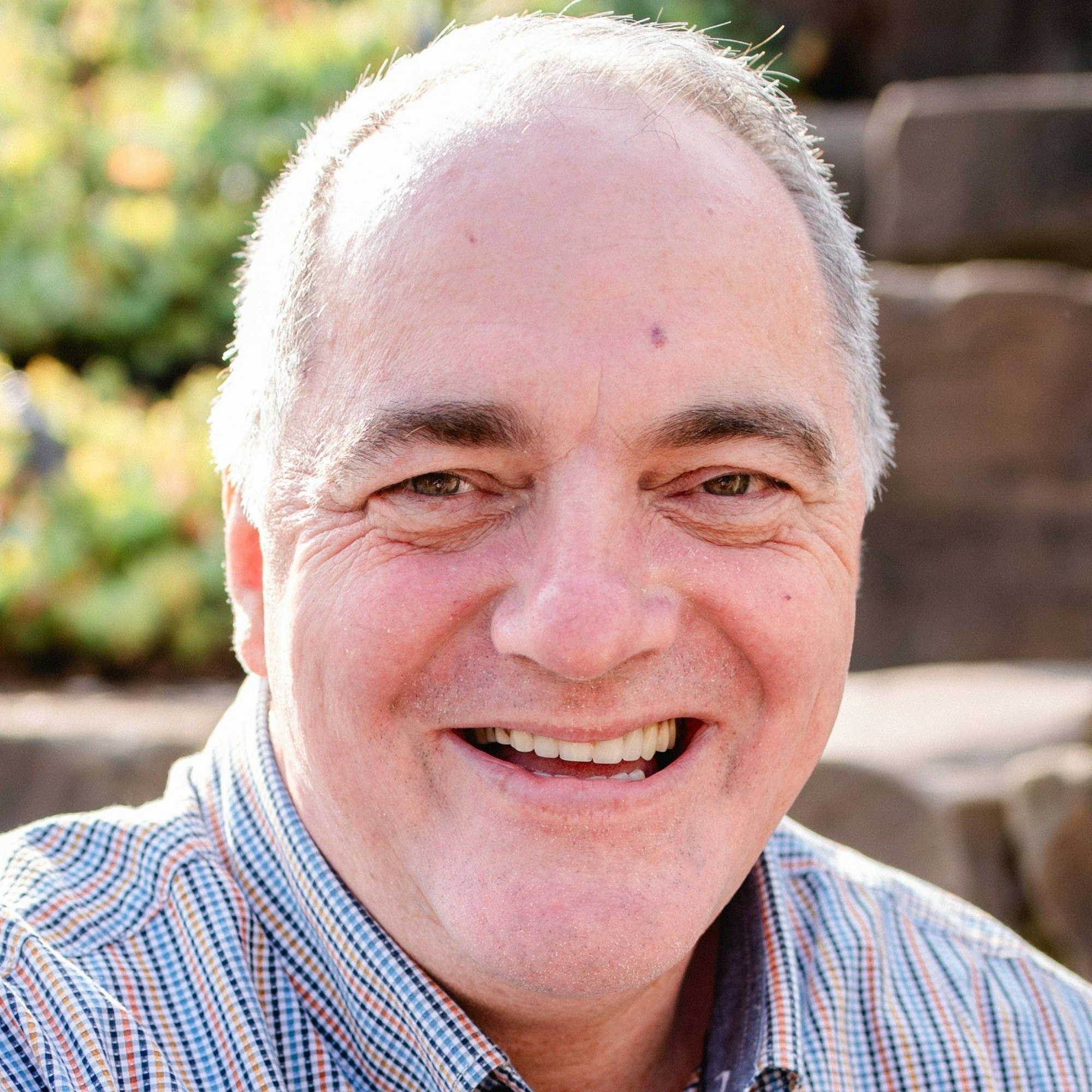 Das Porträtbild zeigt Stephan Klaes.