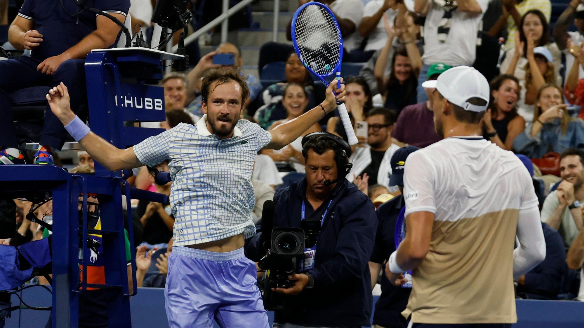 Daniil Medwedew erhielt eine 42.500-Dollar-Geldstrafe bei den US Open für unsportliches Verhalten und einen zerstörten Schläger.