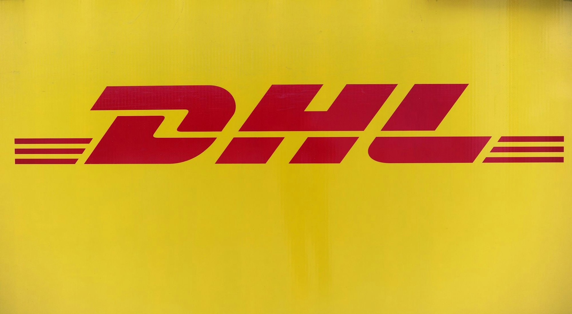 Faustschläge gegen ein Paar haben für einen DHL-Boten Konsequenzen: Die Kriminalpolizei ermittelt, sein Job ist weg. (Archivbild)