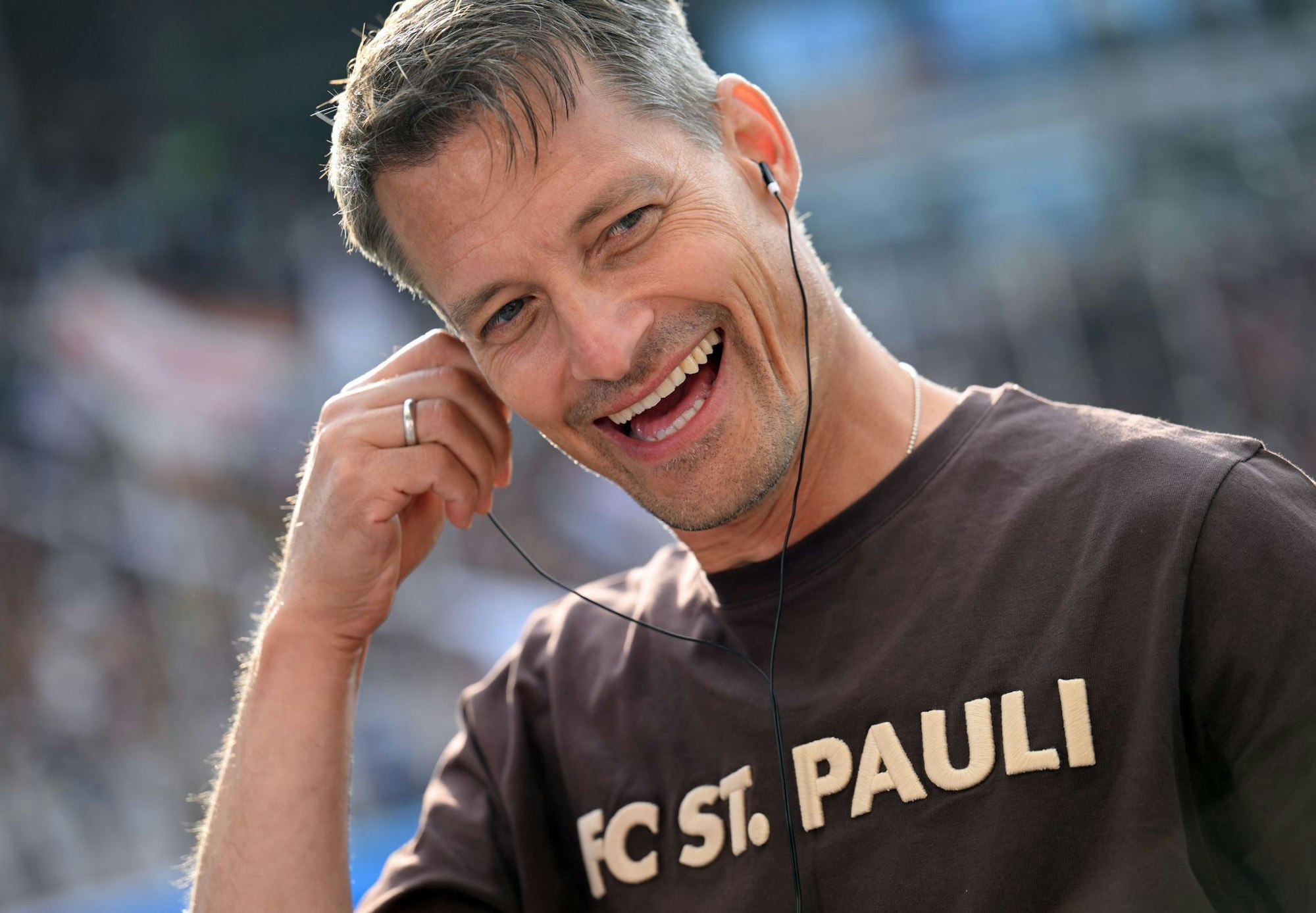Auch für ihn das erste Stadtderby: St. Paulis Coach Alexander Blessin. (Archiv)