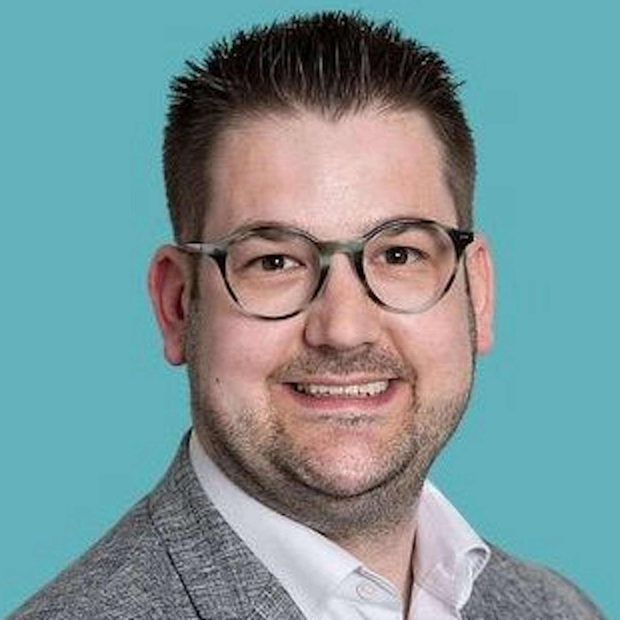 Das Porträtbild zeigt Sebastian Jentges.