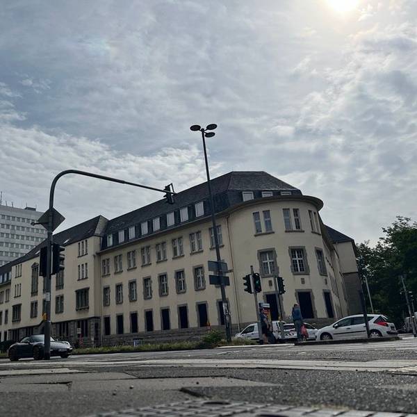 In der früheren Oberfinanzdirektion an der Riehler Straße sollen geflüchtete Menschen unterkommen.