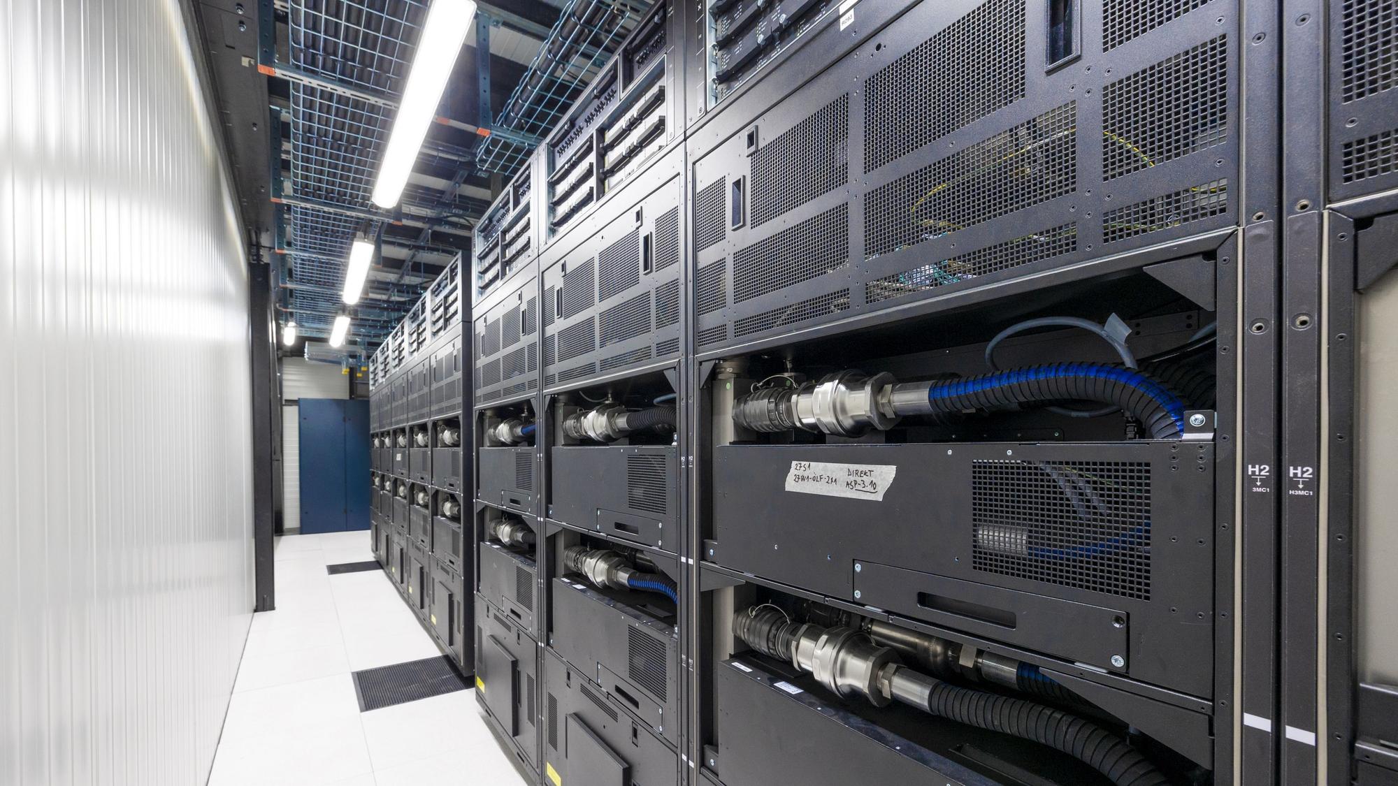 Die Wasserkühlung des Supercomputers Jupiter im Forschungszentrum Jülich