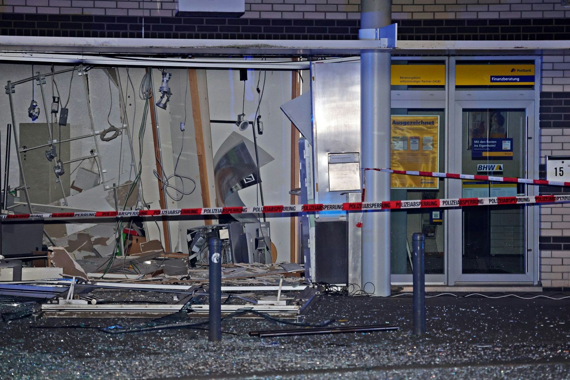 Für diese Geldautomatensprengung in Solingen sollen die Verdächtigen unter anderem verantwortlich sein. (Archivbild)