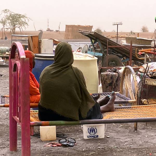 Der Bürgerkrieg im Sudan führt zu Hungersnöten, sexueller Gewalt und Flüchtlingsströmen. Internationale Hilfe wird erschwert. Schweigen globaler Medien vertieft das Leid.