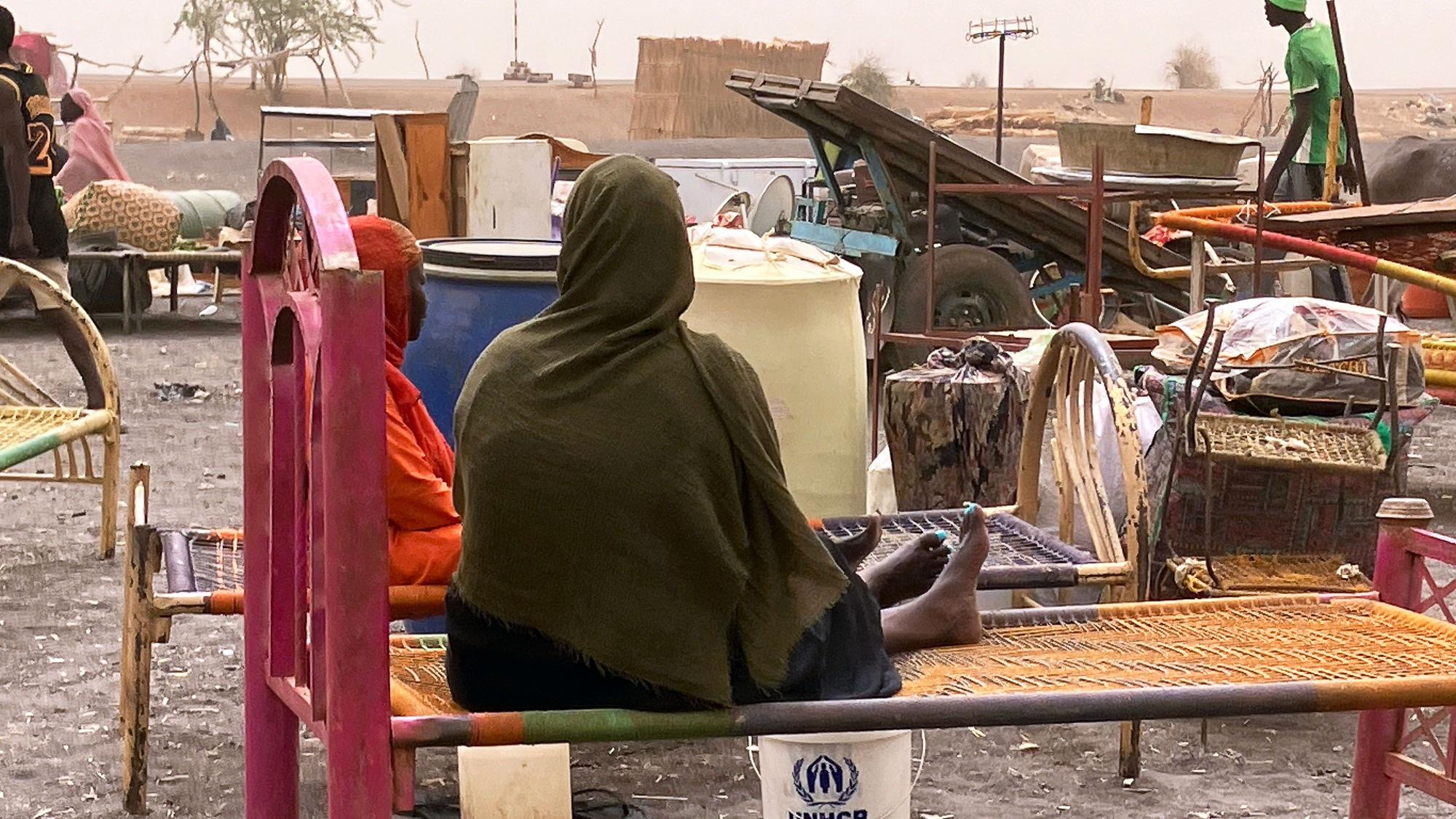 Der Bürgerkrieg im Sudan führt zu Hungersnöten, sexueller Gewalt und Flüchtlingsströmen. Internationale Hilfe wird erschwert. Schweigen globaler Medien vertieft das Leid.