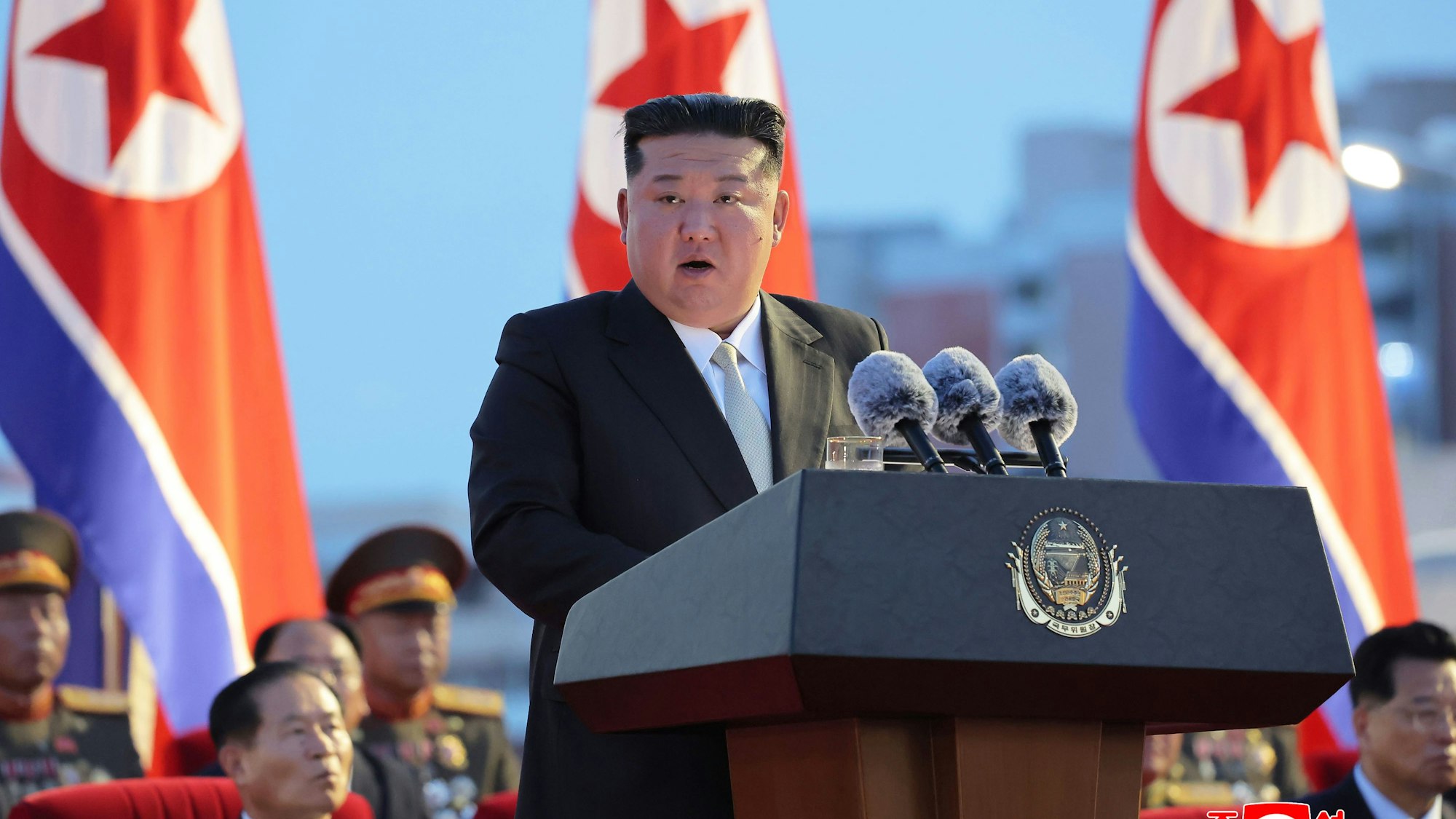 Nordkoreas Kim Jong Un reist selten ins Ausland, nimmt aber an Chinas Militärparade in Peking am dritten September teil.