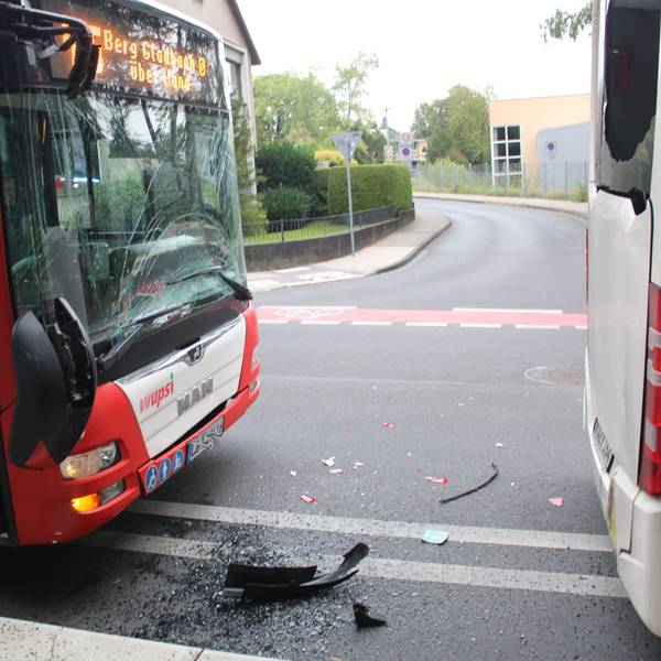Auffahrunfall Linienbus - Linienbus Paffrather Straße